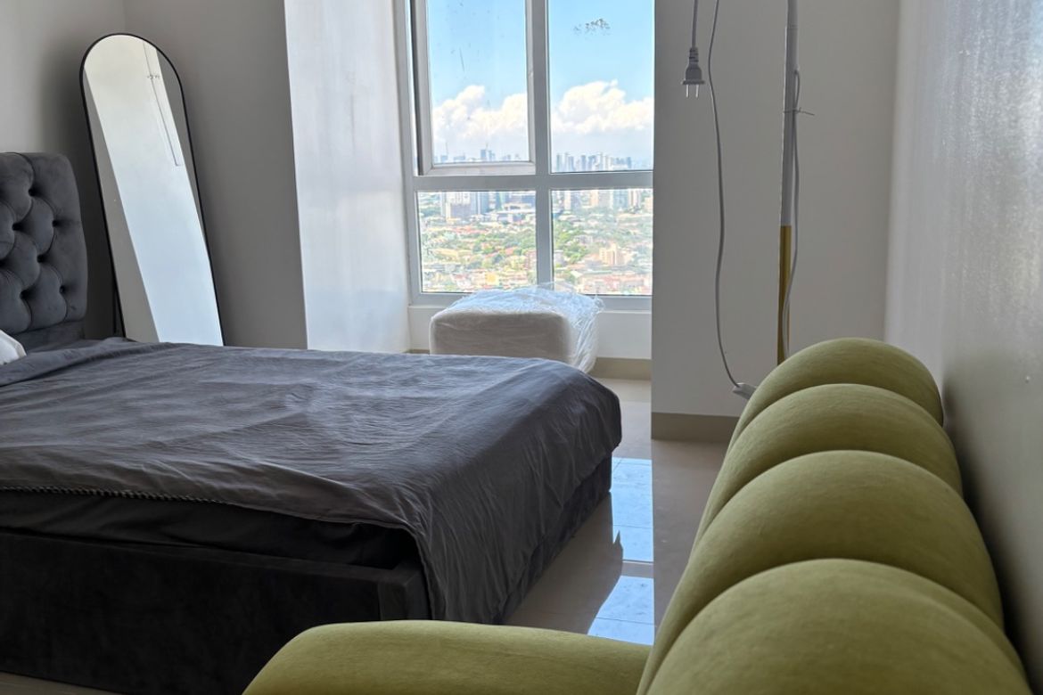 Condo for Rent in Victoria de Morato, Ramon Magsaysay, Quezon City, Metro Manila near LRT-1 Roosevelt photo 2
