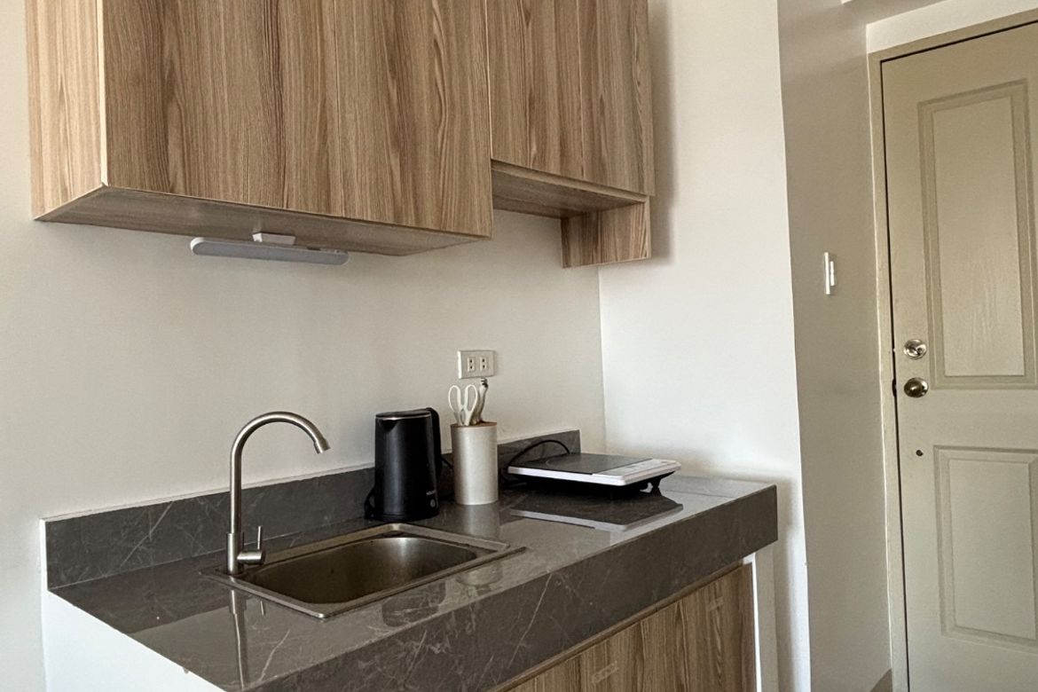 Condo for Rent in Victoria de Morato, Ramon Magsaysay, Quezon City, Metro Manila near LRT-1 Roosevelt photo 7