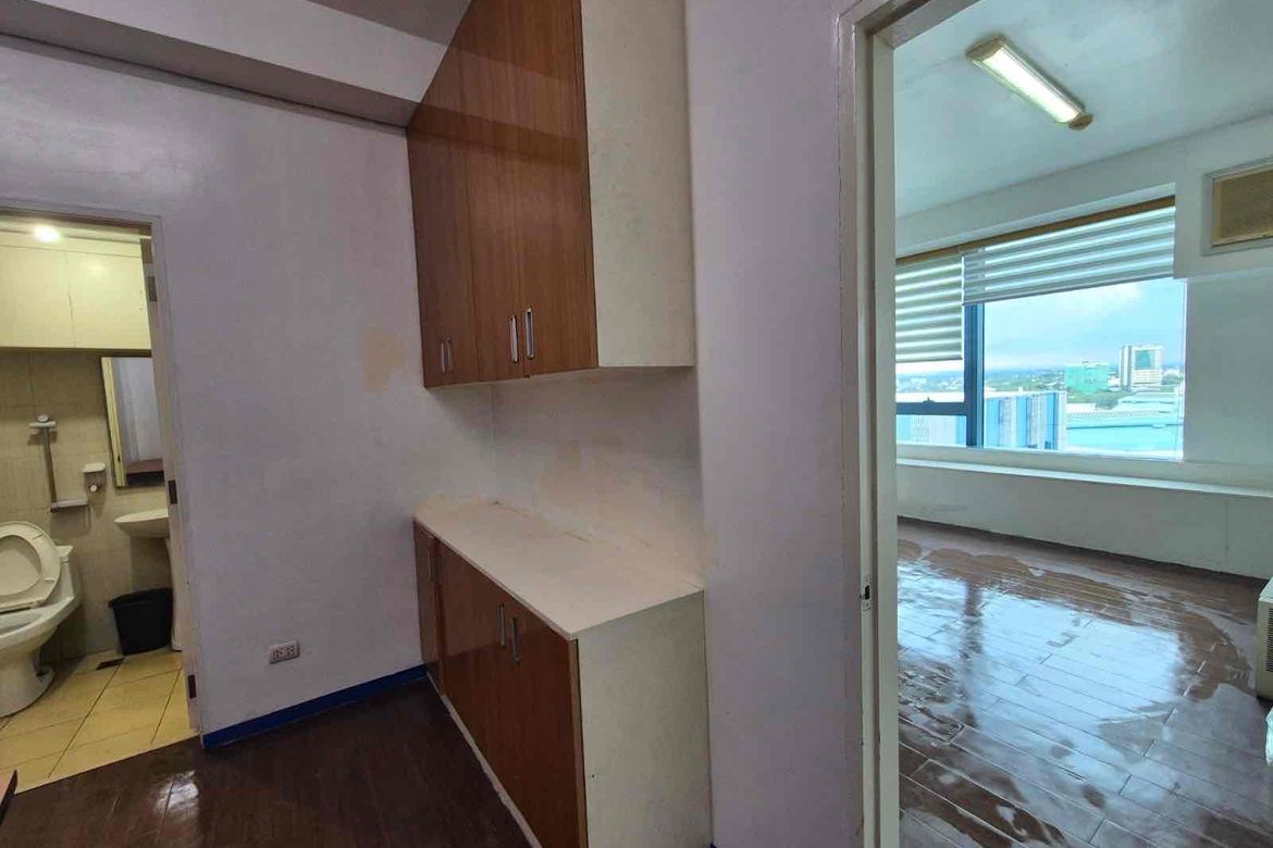 Condo for Sale in Alabang, Muntinlupa, Metro Manila – photo 4