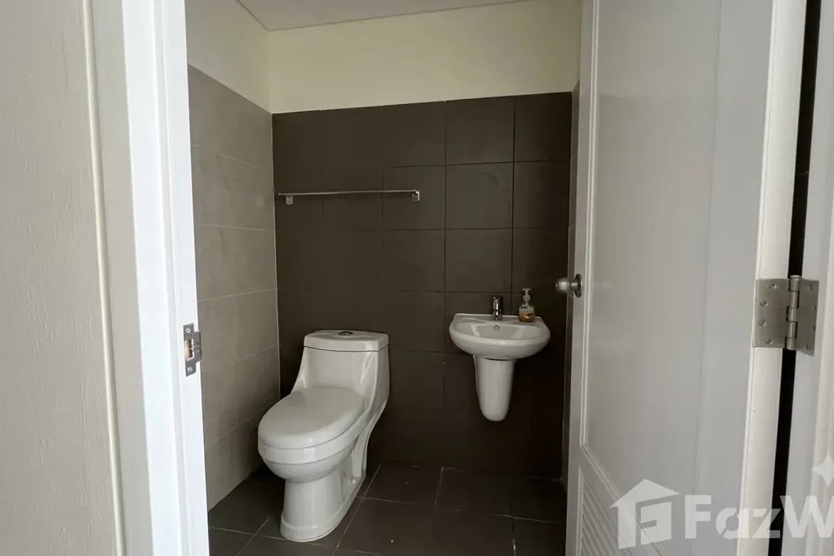 Condo for Sale in Barangay 28, Pasay, Metro Manila near LRT-1 Gil Puyat