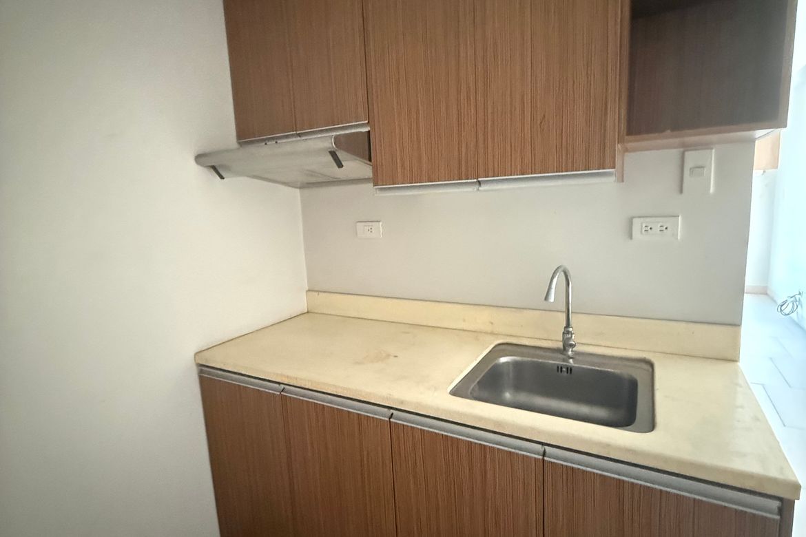 Condo for Sale in Barangay 5, Pasay, Metro Manila near LRT-1 Gil Puyat – photo 4