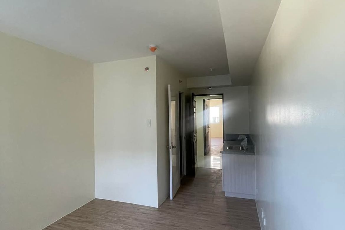 Condo for Sale in Berkeley Suites, Inchican, Silang, Cavite – photo 4