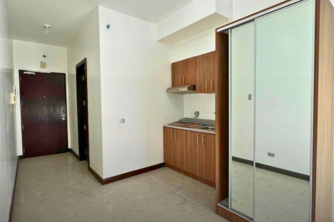 Condo for Sale in Chimes Greenhills, Greenhills, San Juan, Metro Manila near MRT-3 Santolan
