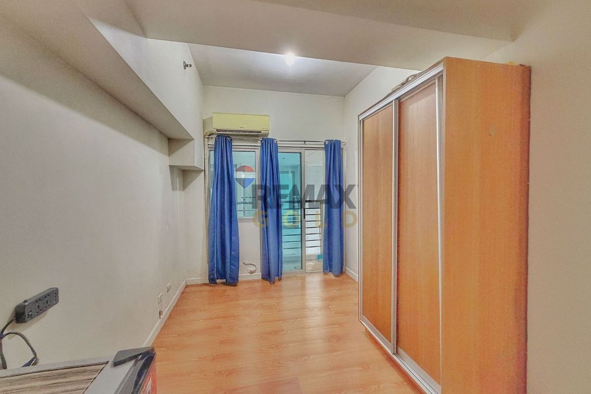 Condo for Sale in  Eton Tower Makati, San Lorenzo, Makati City