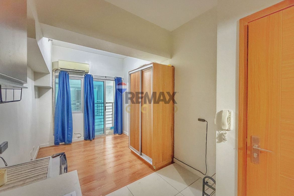 Condo for Sale in Eton Tower Makati, San Lorenzo, Makati City – photo 2
