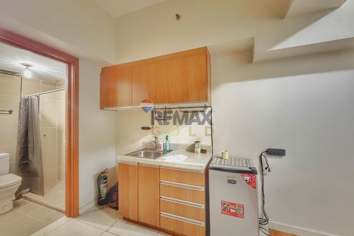 Condo for Sale in Eton Tower Makati, San Lorenzo, Makati City – photo 6
