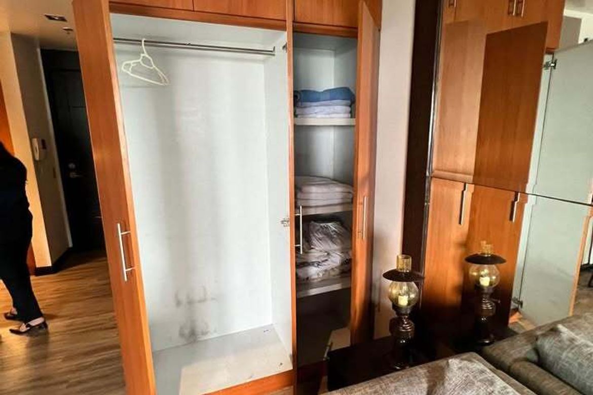 Condo for Sale in Fairways Tower, BGC, Taguig, Metro Manila