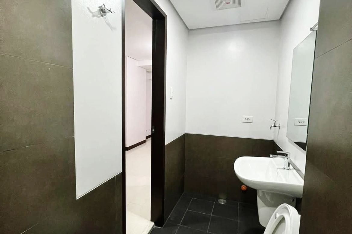 Condo for Sale in Gateway Regency Studios, Barangka Ilaya, Mandaluyong, Metro Manila near MRT-3 Boni – photo 8