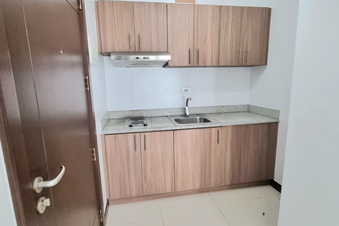Condo for Sale in Greenhills, San Juan, Metro Manila near MRT-3 Santolan – photo 5