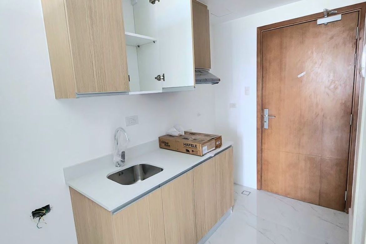 Condo for Sale in Greenhills, San Juan, Metro Manila near MRT-3 Santolan – photo 3