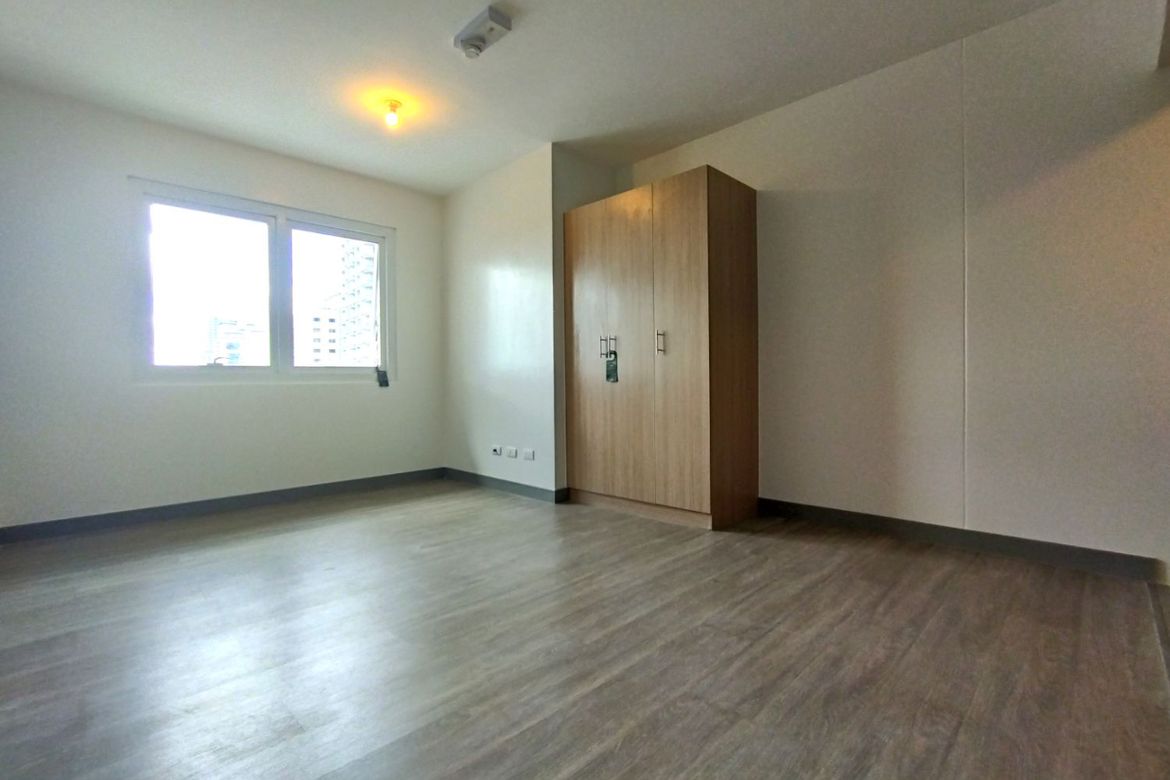 Condo for Sale in Greenhills, San Juan, Metro Manila near MRT-3 Santolan – photo 3