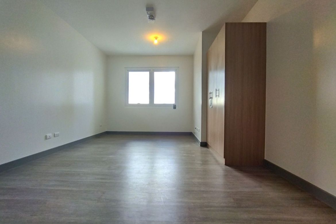 Condo for Sale in Greenhills, San Juan, Metro Manila near MRT-3 Santolan – photo 4