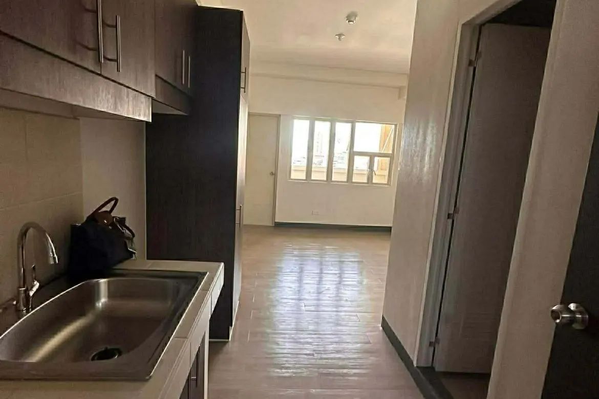 Condo for Sale in Highway Hills, Mandaluyong, Metro Manila near MRT-3 Boni