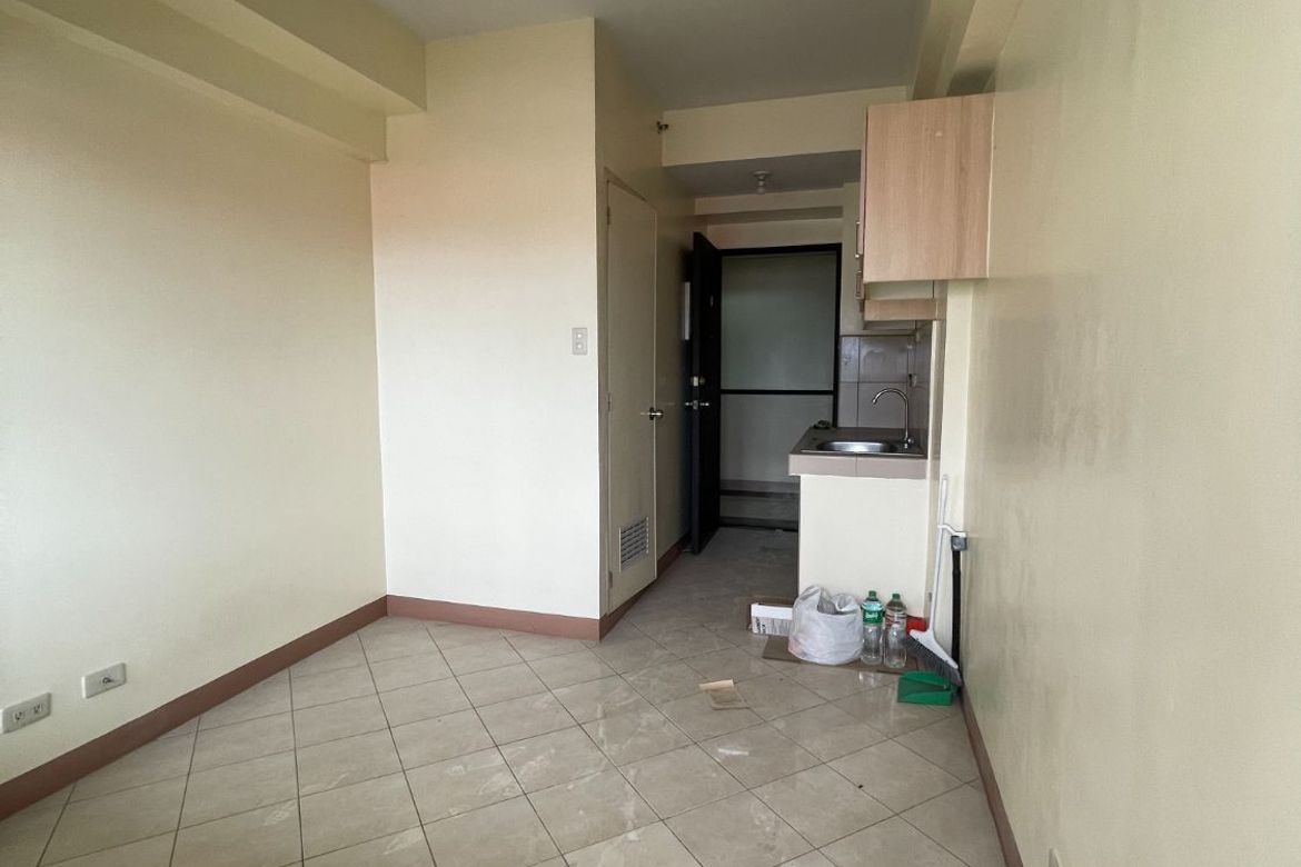 Condo for Sale in Highway Hills, Mandaluyong, Metro Manila near MRT-3 Shaw Boulevard