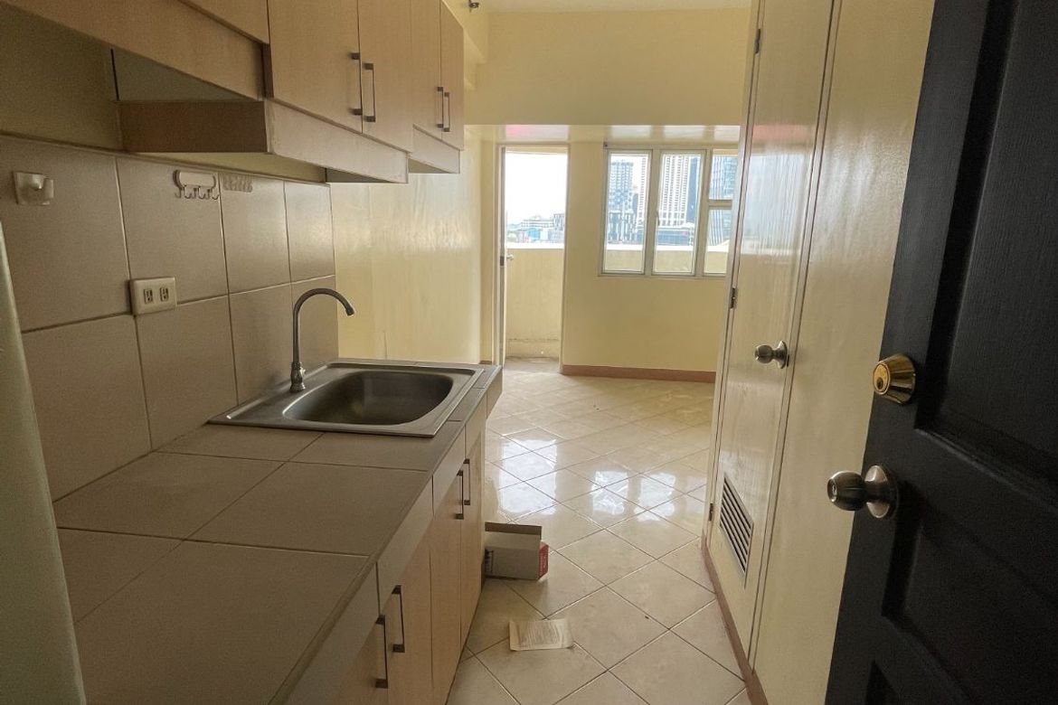 Condo for Sale in Highway Hills, Mandaluyong, Metro Manila near MRT-3 Shaw Boulevard – photo 2