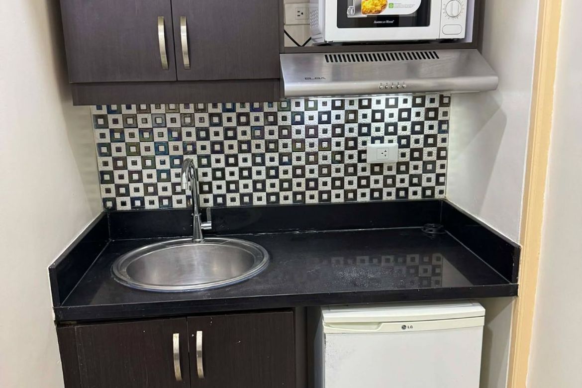 Condo for Sale in Laureano di Trevi Tower, Pio Del Pilar, Makati, Metro Manila near MRT-3 Magallanes – photo 3