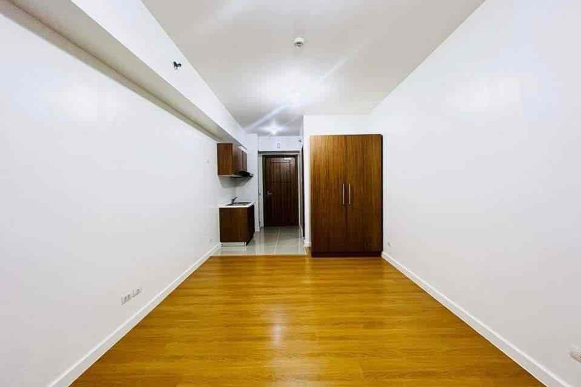 Condo for Sale in Malate, Manila, Metro Manila near LRT-1 Vito Cruz
