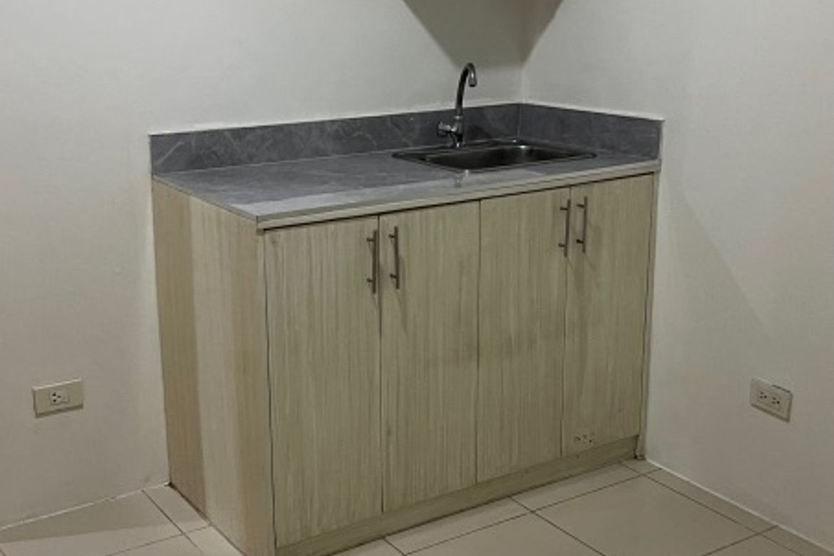 Condo for Sale in Manila, Metro Manila near LRT-2 Legarda – photo 2