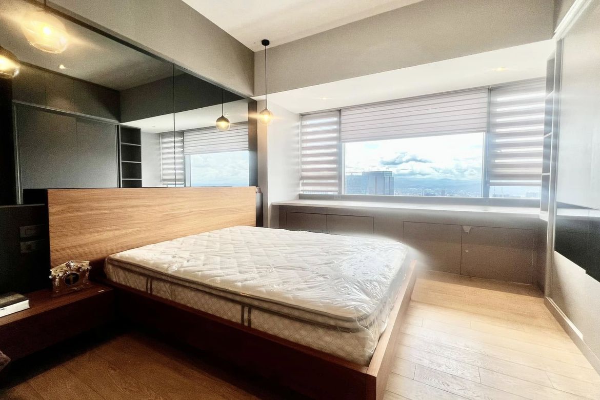 Condo for Sale in One Shangri-La Place, Wack-Wack Greenhills, Mandaluyong, Metro Manila near MRT-3 Shaw Boulevard