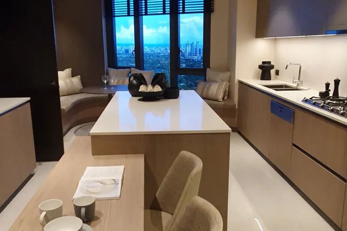 Condo for Sale in One Shangri-La Place, Wack-Wack Greenhills, Mandaluyong, Metro Manila near MRT-3 Shaw Boulevard – photo 2