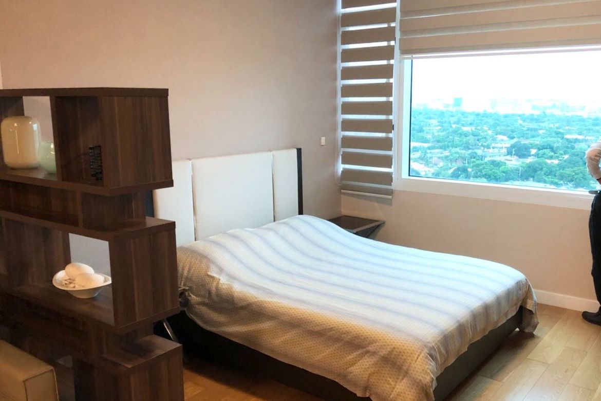 Condo for Sale in Park Terraces, San Lorenzo, Makati, Metro Manila near MRT-3 Ayala – photo 4