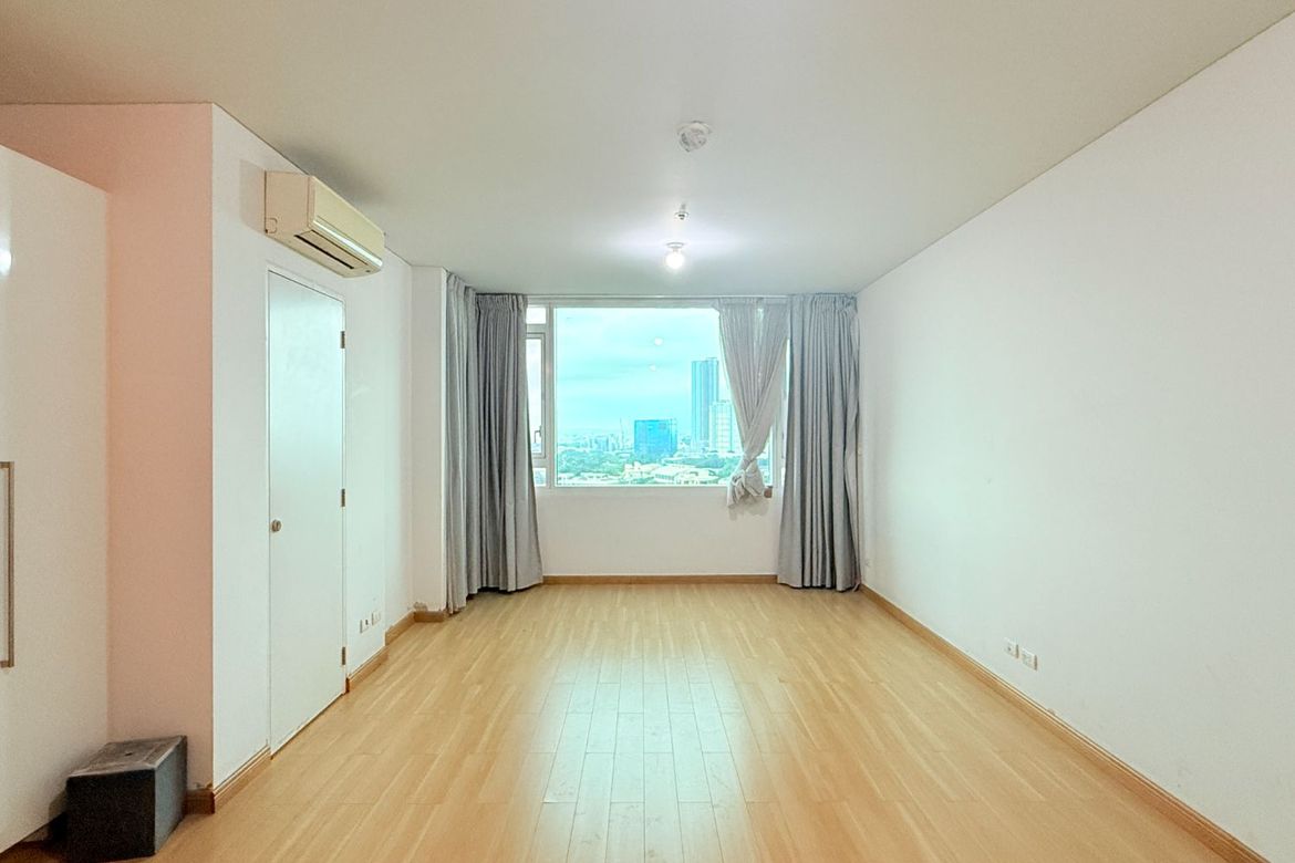 Condo for Sale in Park Terraces, San Lorenzo, Makati, Metro Manila near MRT-3 Ayala – photo 3