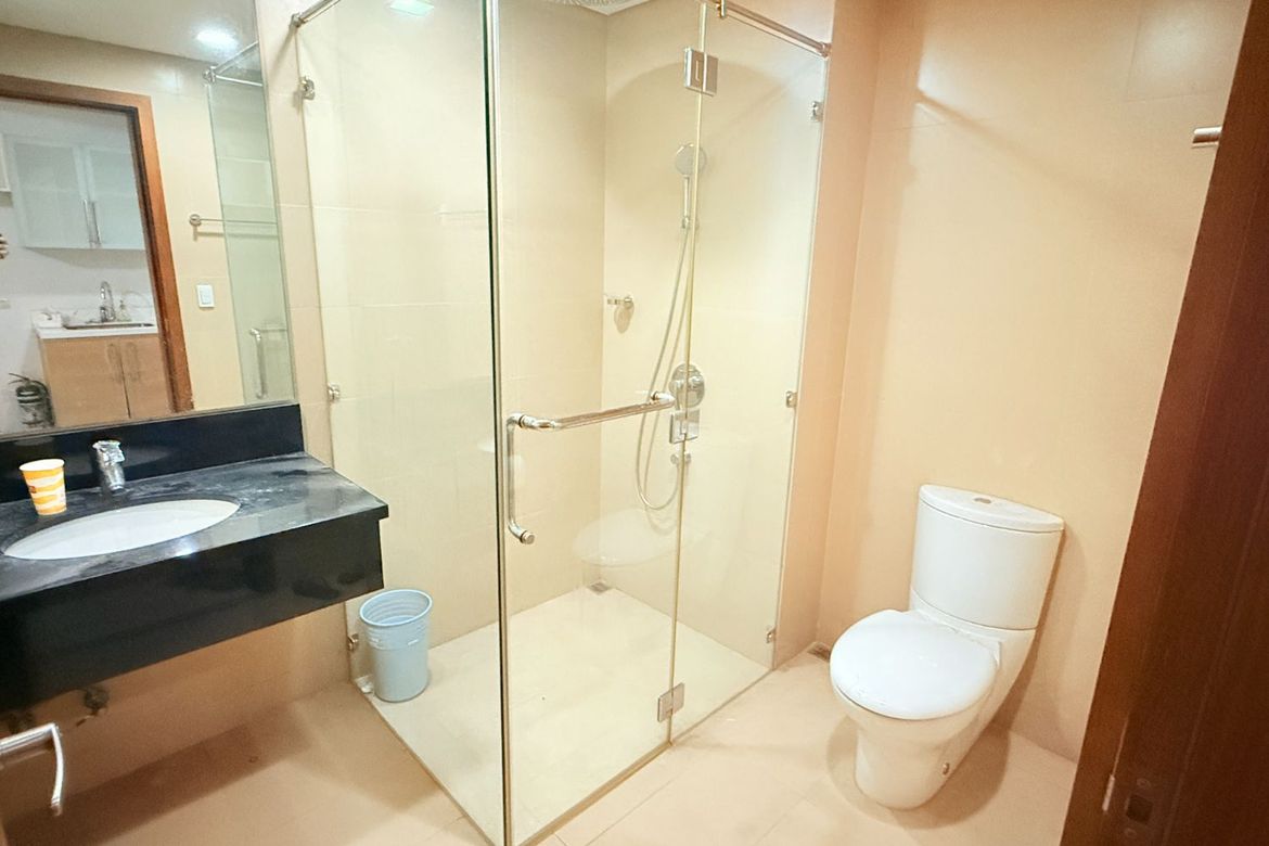 Condo for Sale in Park Terraces, San Lorenzo, Makati, Metro Manila near MRT-3 Ayala – photo 5