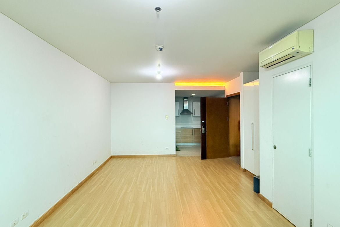 Condo for Sale in Park Terraces, San Lorenzo, Makati, Metro Manila near MRT-3 Ayala – photo 8