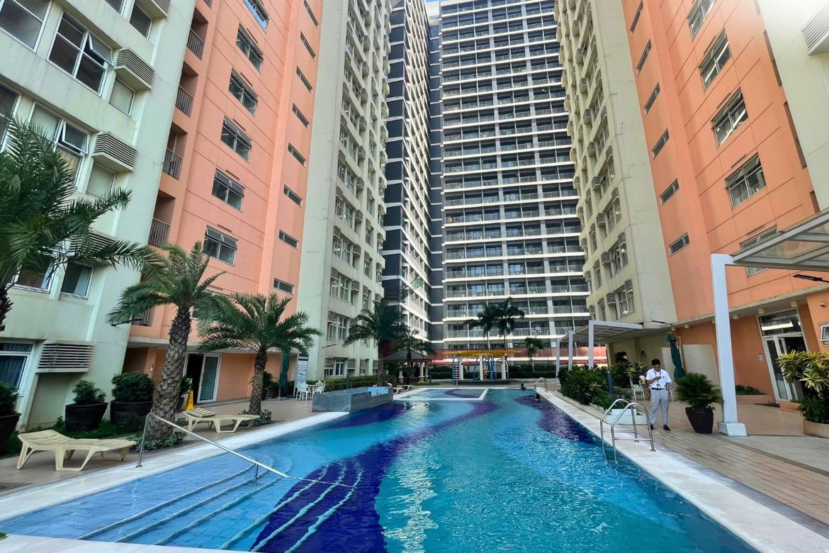 Condo for Sale in Paseo De Roces, Pio Del Pilar, Makati City