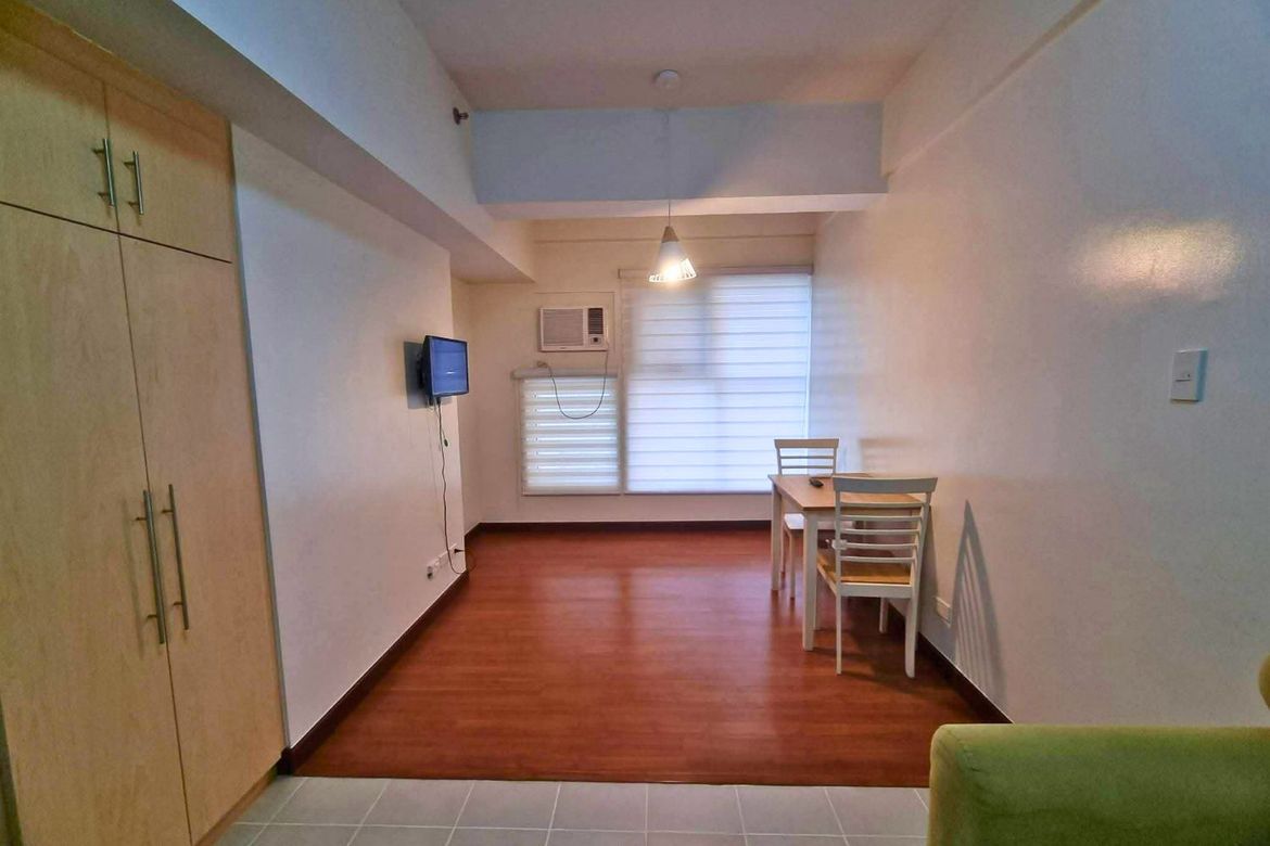 Condo for Sale in Paseo De Roces, Pio Del Pilar, Makati City – photo 2