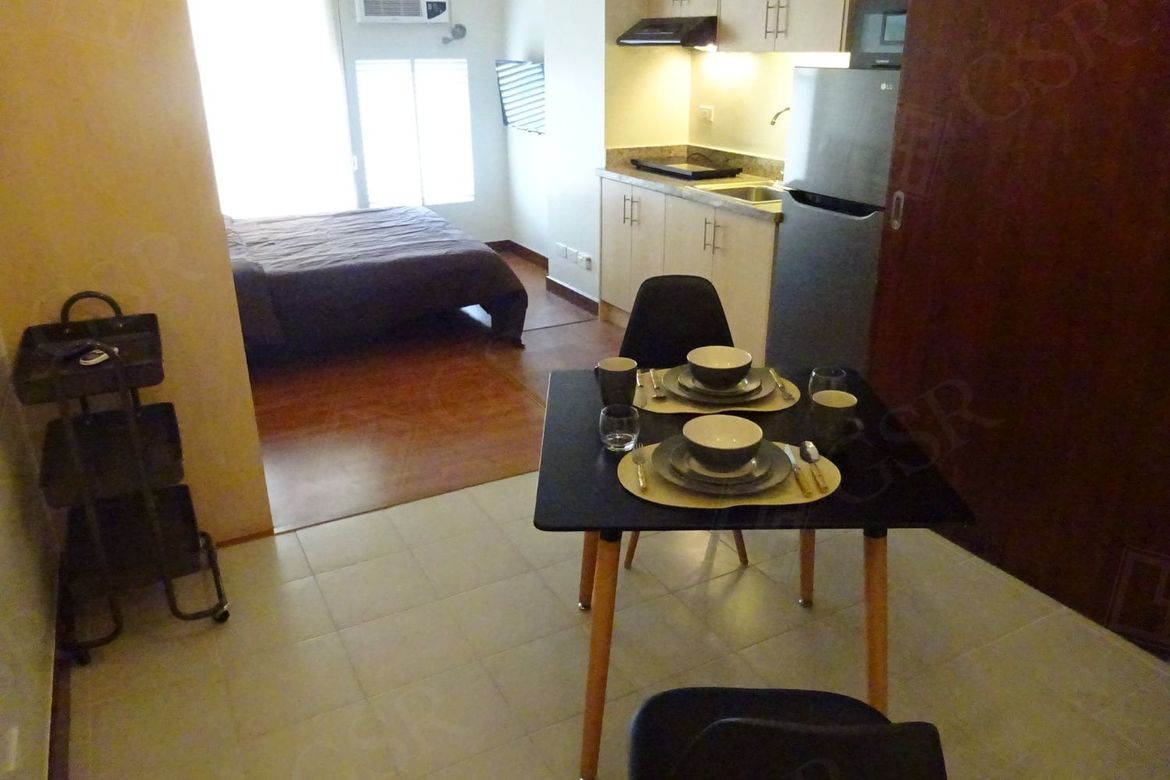 Condo for Sale in Paseo De Roces, Pio Del Pilar, Makati City – photo 2