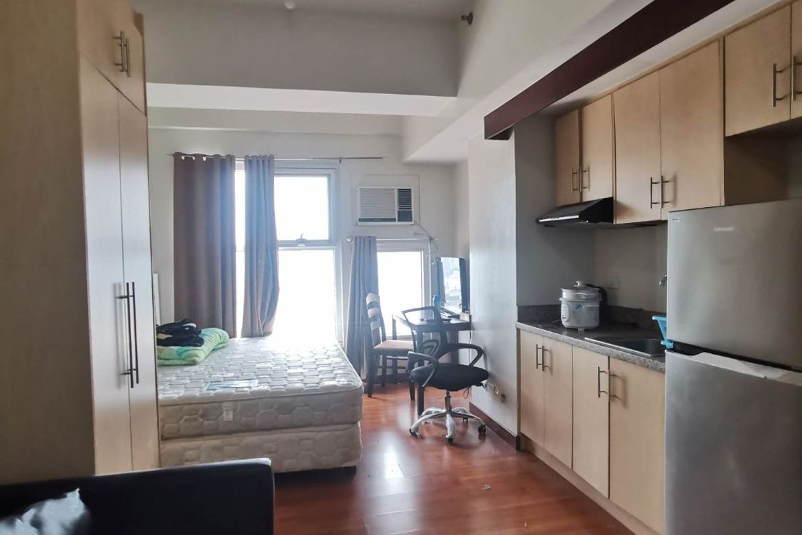 Condo for Sale in Paseo De Roces, Pio Del Pilar, Makati, Metro Manila