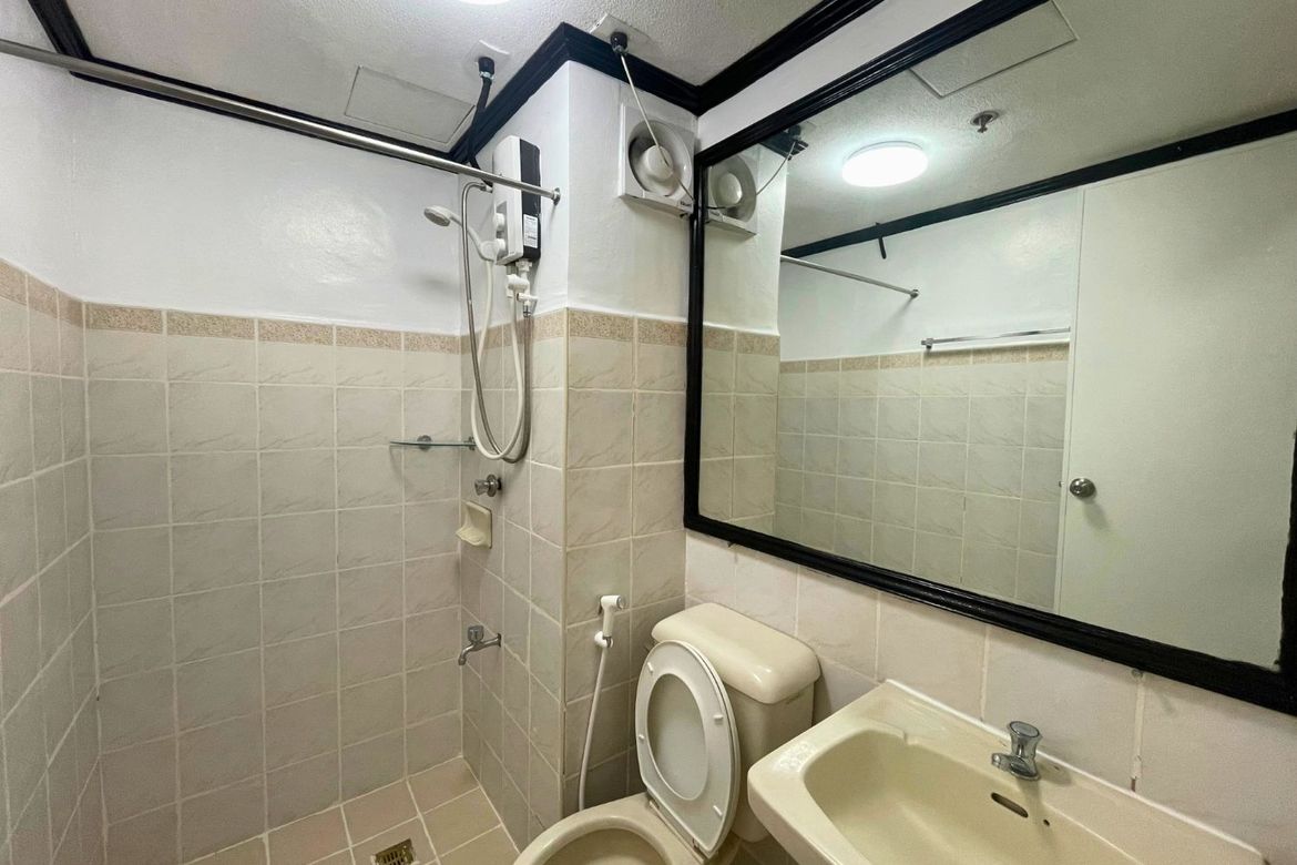 Condo for Sale in Pio Del Pilar, Makati, Metro Manila – photo 5