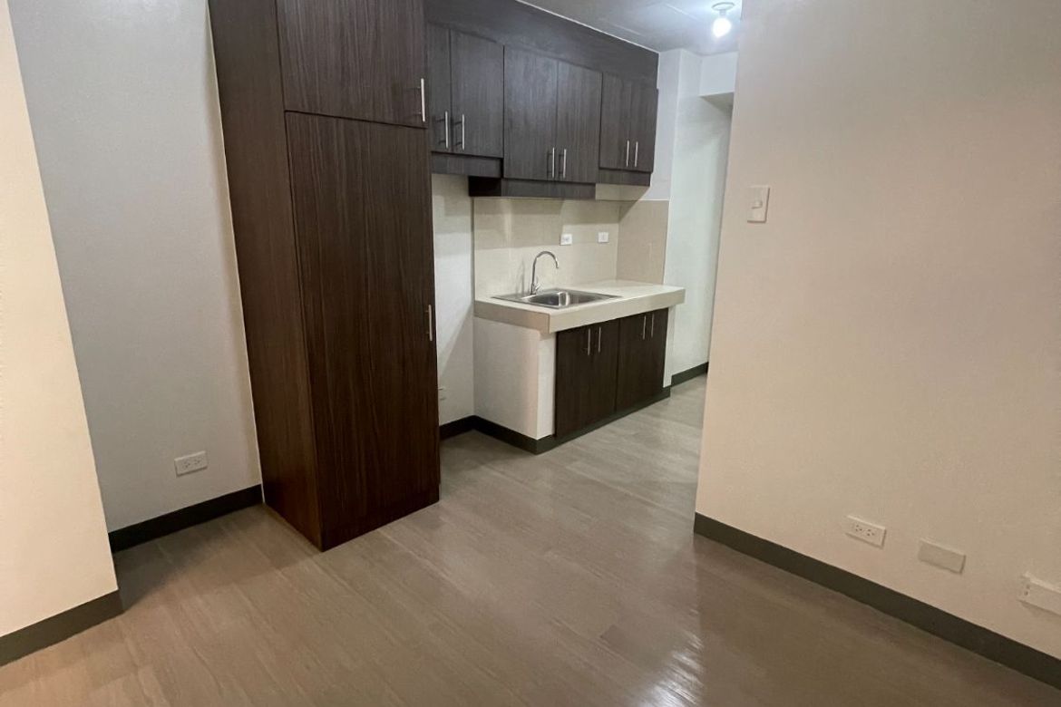 Condo for Sale in Pioneer Heights 1, Highway Hills, Mandaluyong, Metro Manila near MRT-3 Boni – photo 4