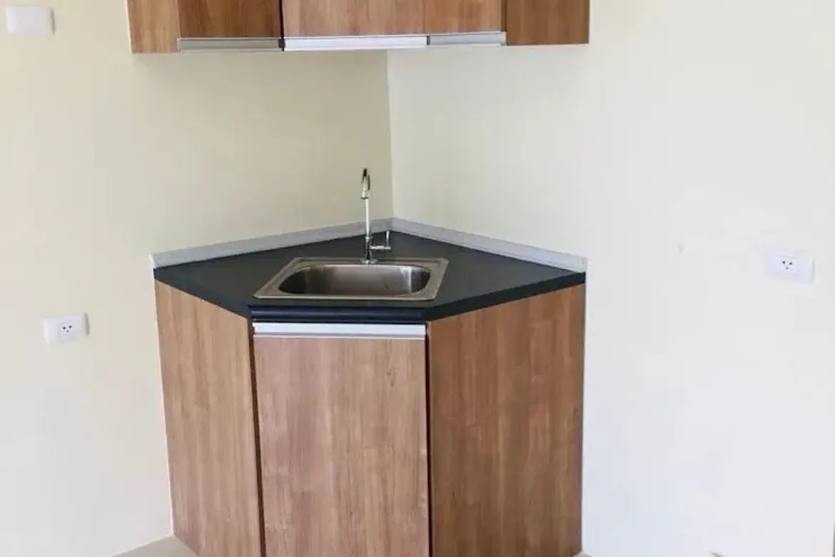 Condo for Sale in Project 6, Quezon City, Metro Manila near MRT-3 North Avenue – photo 2