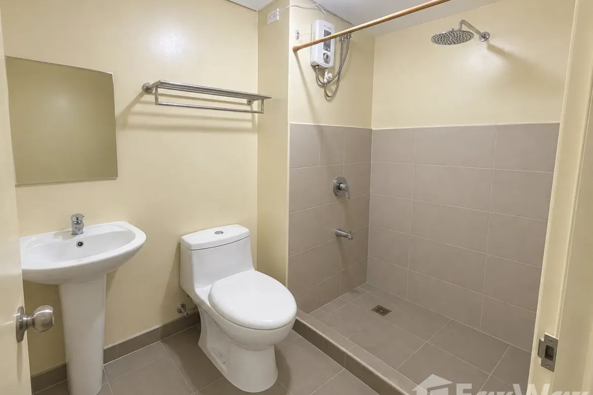 Condo for Sale in Project 6, Quezon City, Metro Manila near MRT-3 North Avenue – photo 4