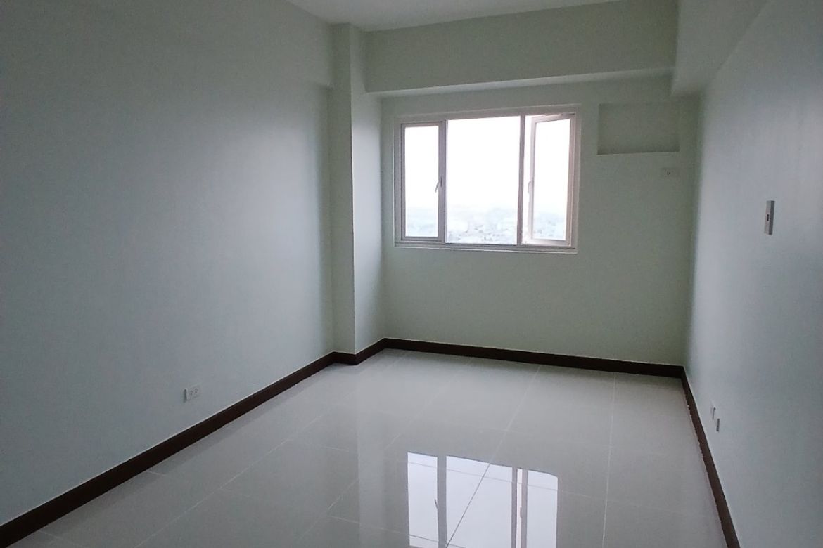 Condo for Sale in Quantum Residences, Barangay 49, Pasay, Metro Manila near LRT-1 Gil Puyat – photo 2