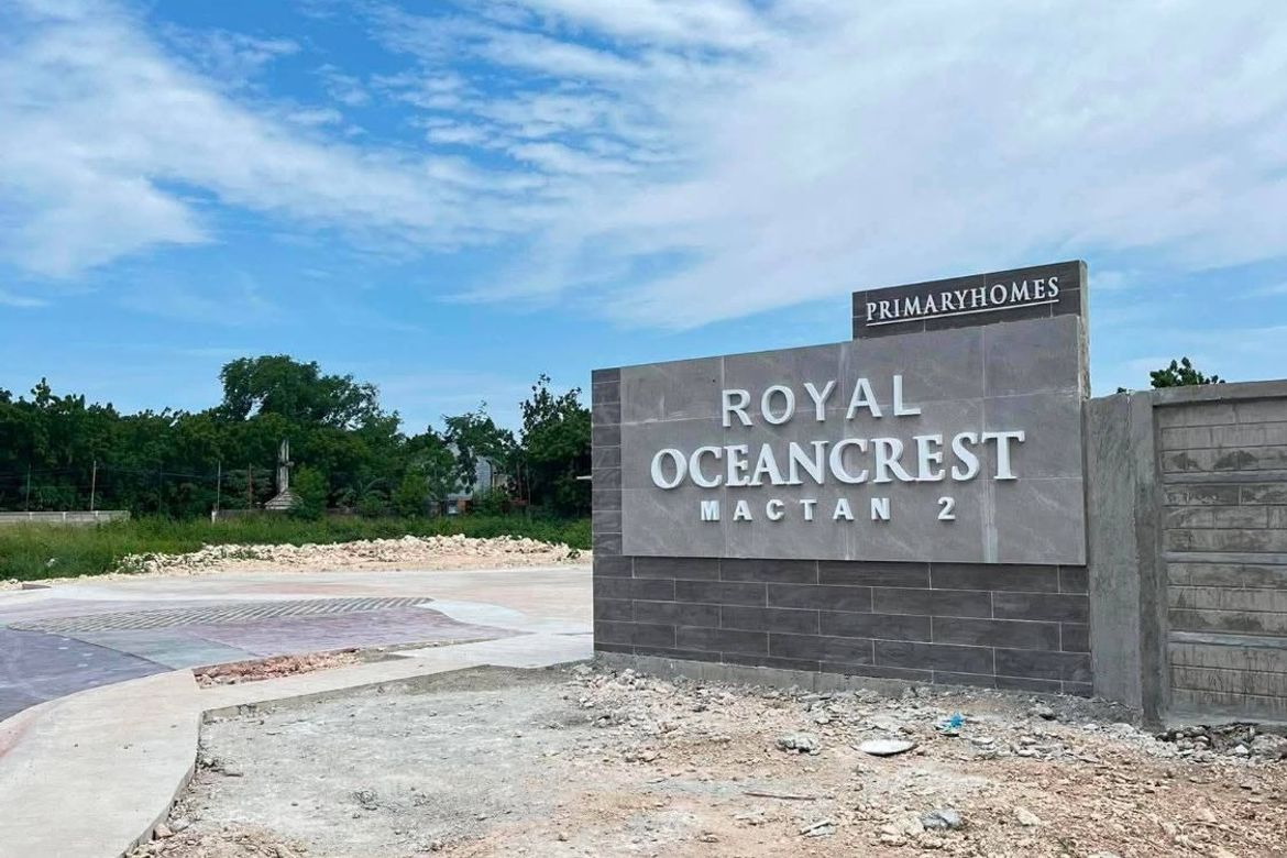 Condo for Sale in Royal Oceancrest Mactan, Basak, Lapu-Lapu, Cebu