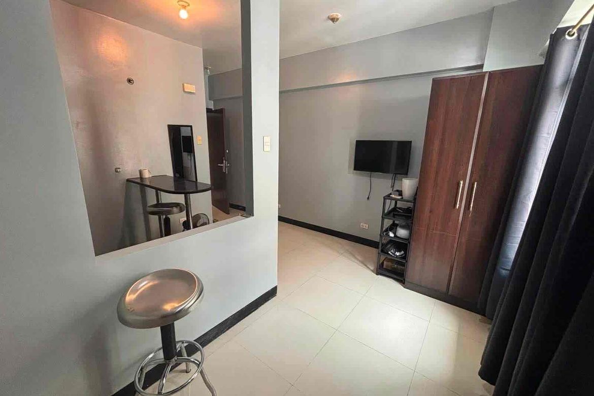 Condo for Sale in Stamford Executive Residences, Bagong Tanyag, Taguig, Metro Manila – photo 2