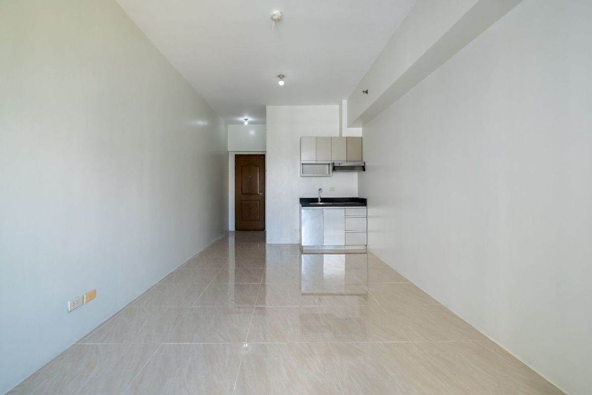Condo for Sale in The Beacon, Bangkal, Makati City near MRT-3 Magallanes – photo 7