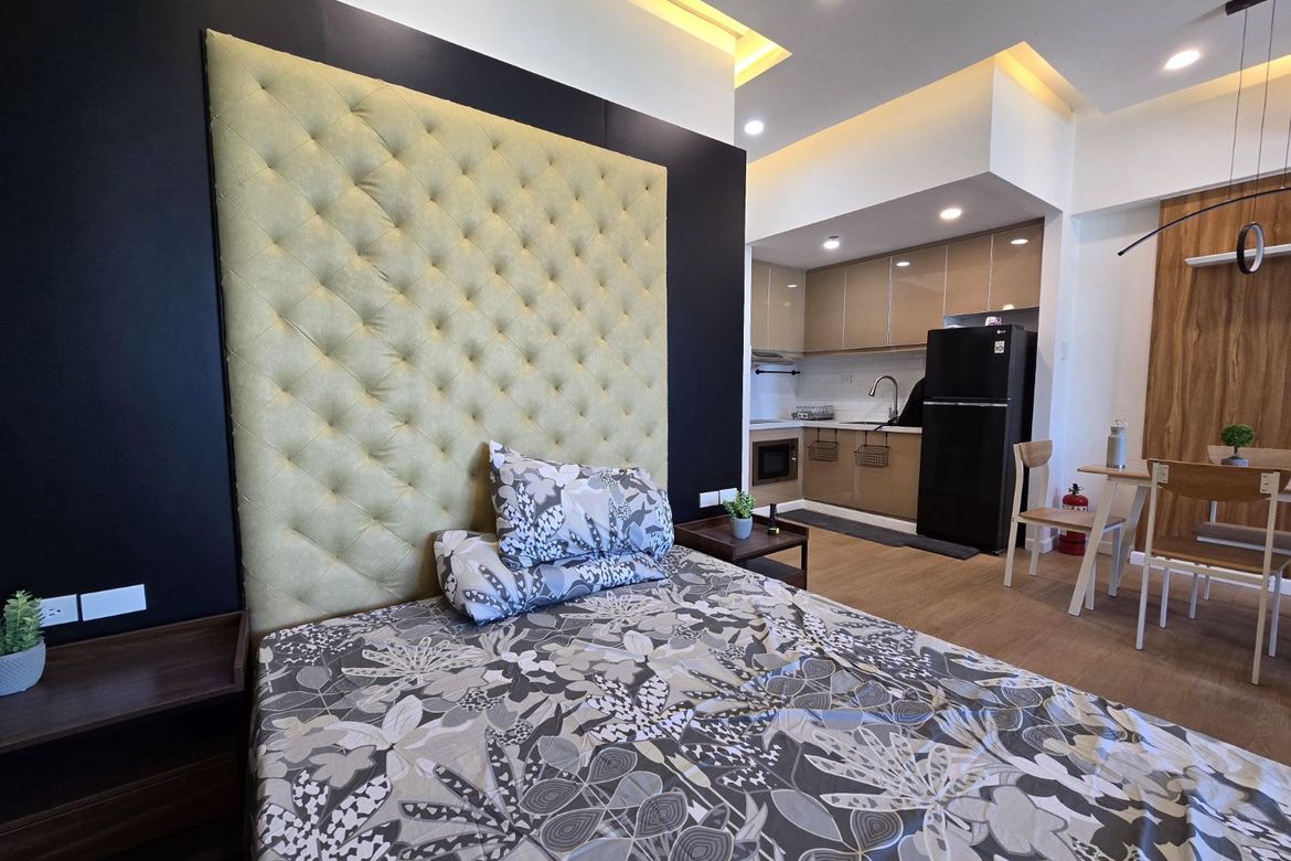 Condo for Sale in The St. Francis Shangri-La Place, Wack-Wack Greenhills, Mandaluyong, Metro Manila near MRT-3 Shaw Boulevard – photo 2