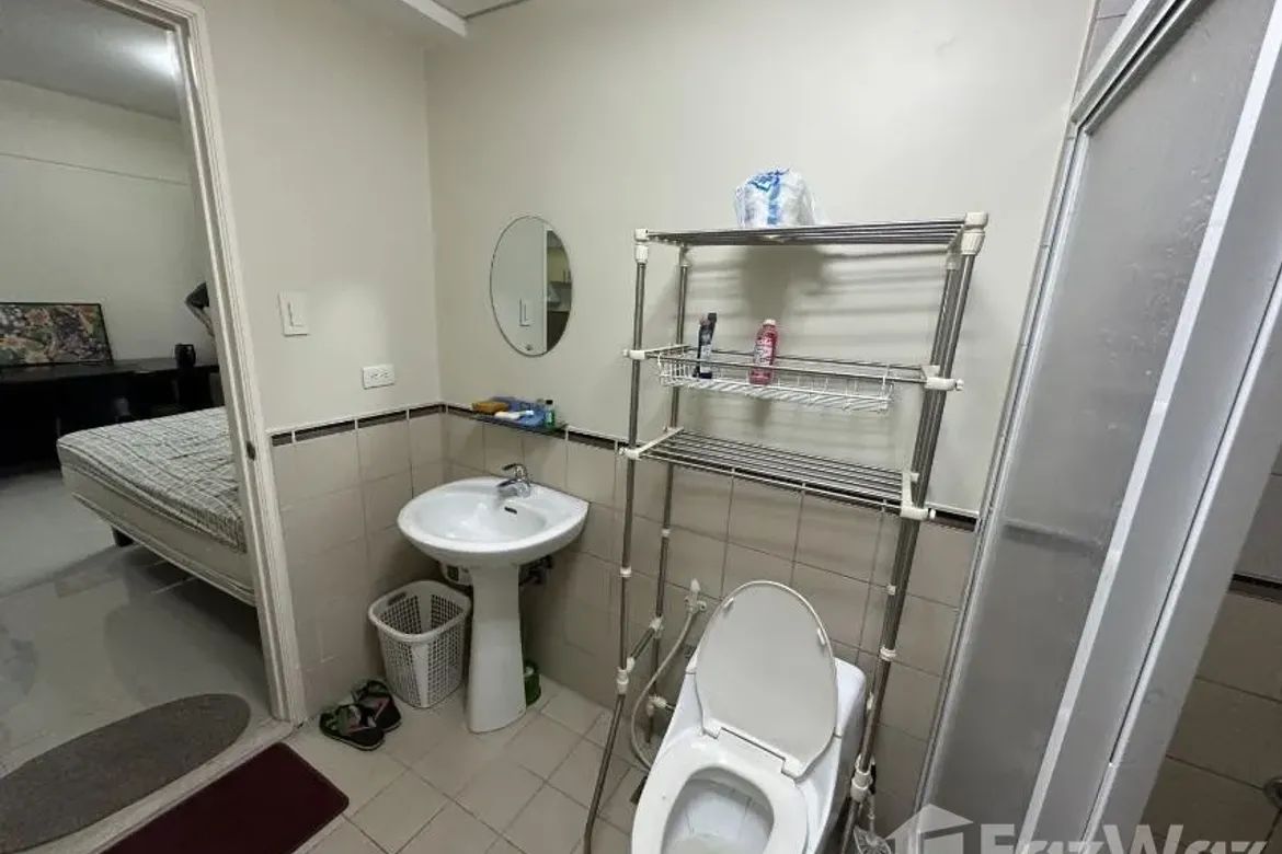 Condo for Sale in Three Adriatico Place, Ermita, Manila, Metro Manila near LRT-1 Pedro Gil – photo 2
