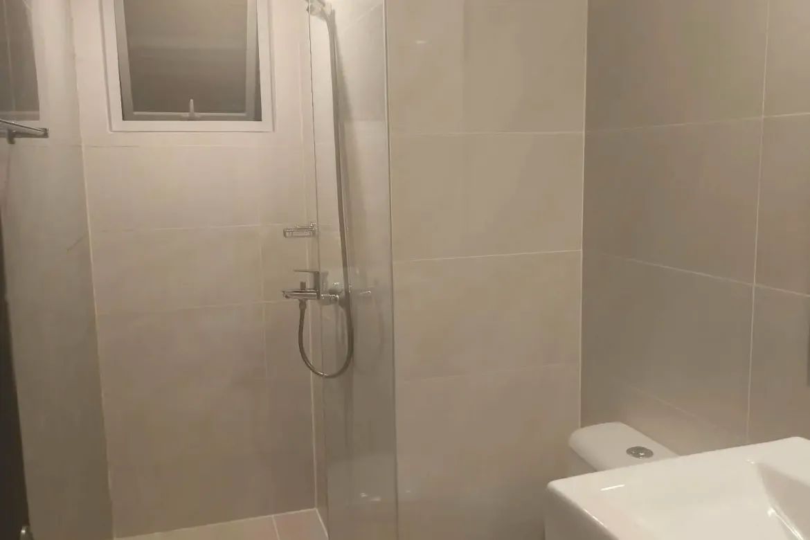 Condo for Sale in Vion Tower, Magallanes, Makati City near MRT-3 Magallanes – photo 3