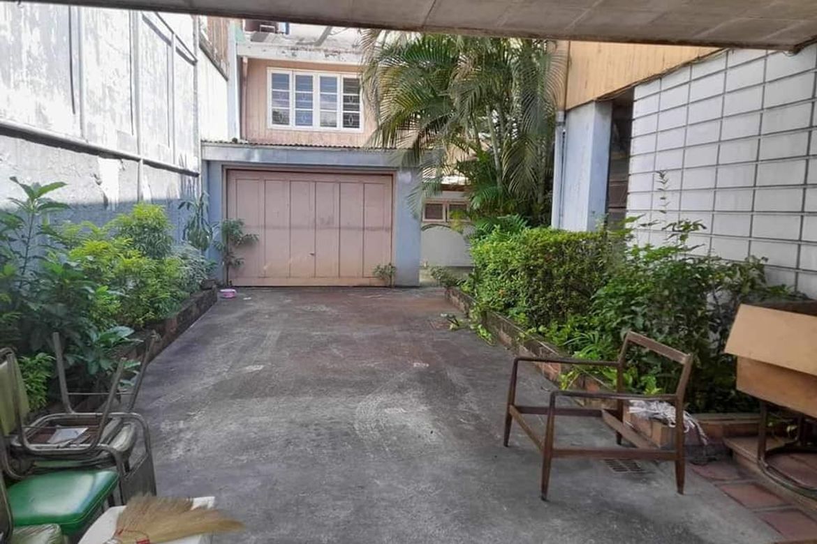 House for Sale in Barangay 18, Pasay, Metro Manila near LRT-1 Gil Puyat – photo 2