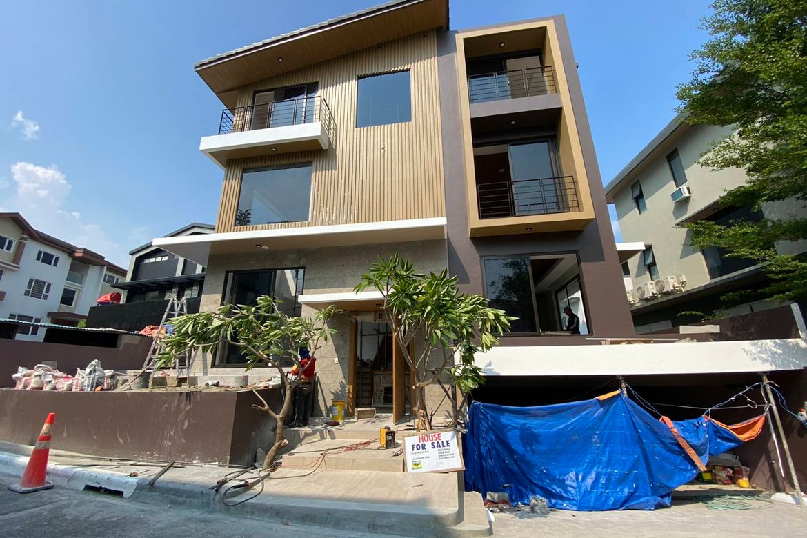 House for Sale in McKinley Hill, Taguig, Metro Manila