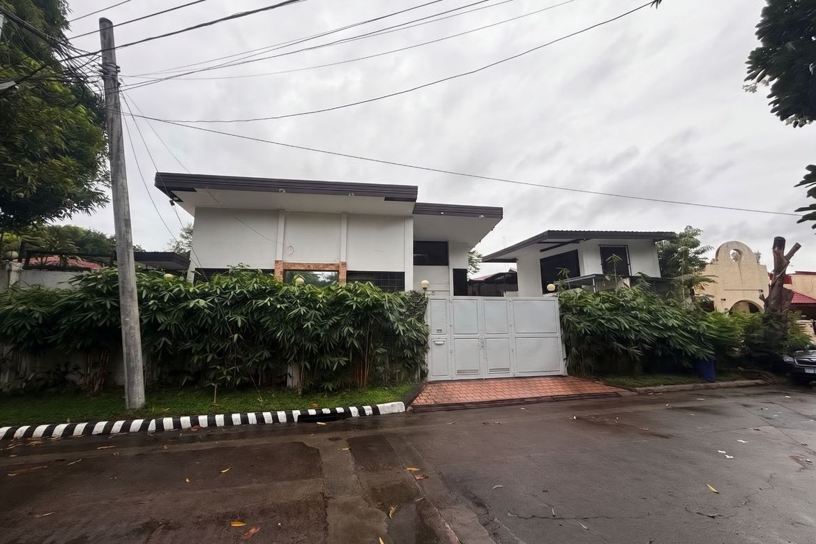 House for Sale in Merville, Parañaque, Metro Manila