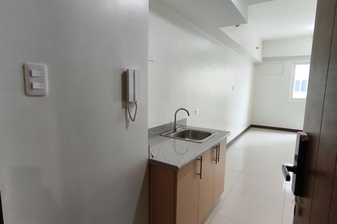 House for Sale in Quantum Residences, Barangay 49, Pasay, Metro Manila near LRT-1 Gil Puyat – photo 5