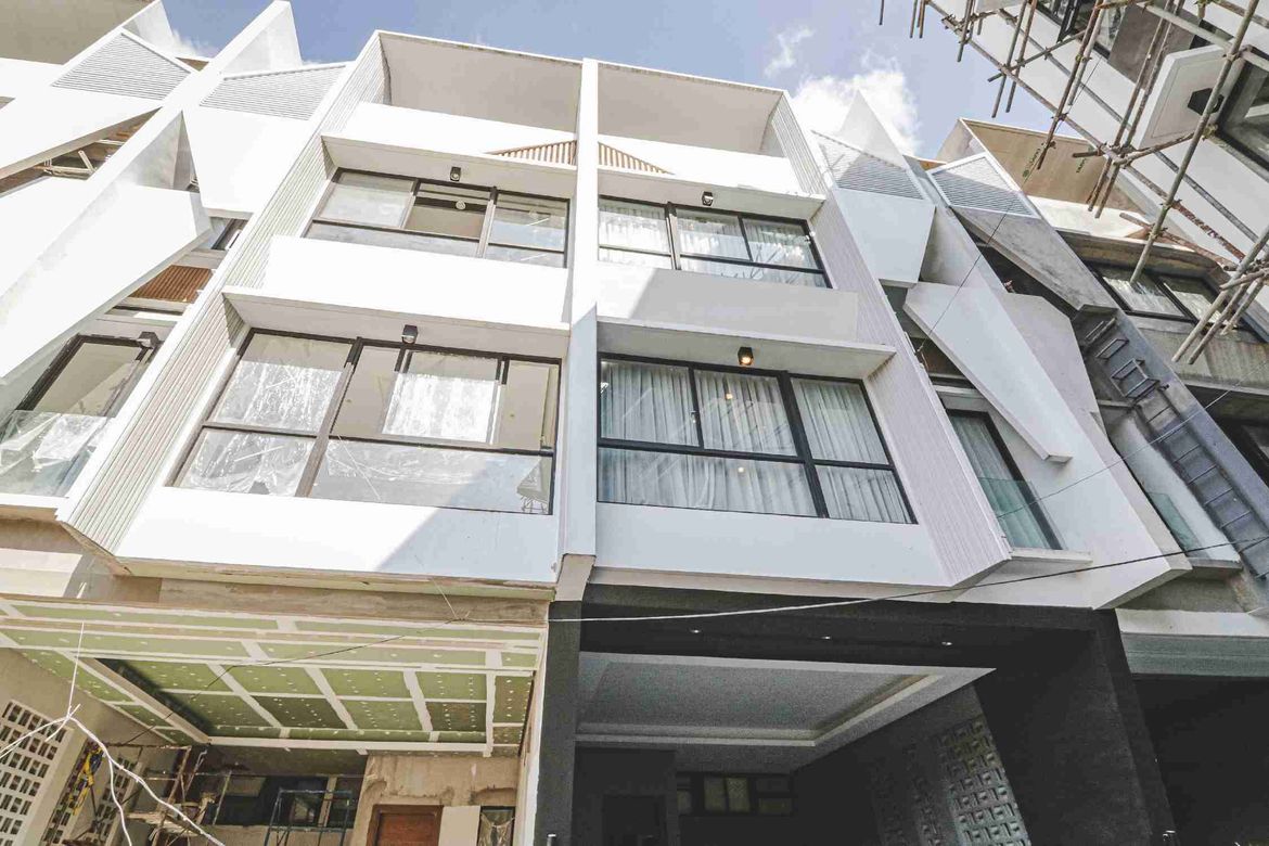 House for Sale in South Triangle, Quezon City, Metro Manila near MRT-3 Quezon Avenue