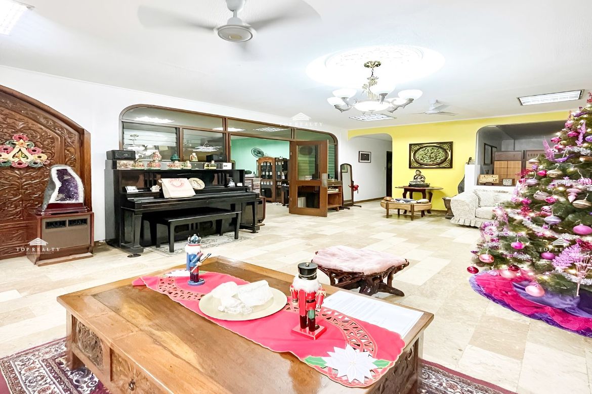 House for Sale in West Kamias, Quezon City, Metro Manila near LRT-2 Araneta Center-Cubao – photo 2
