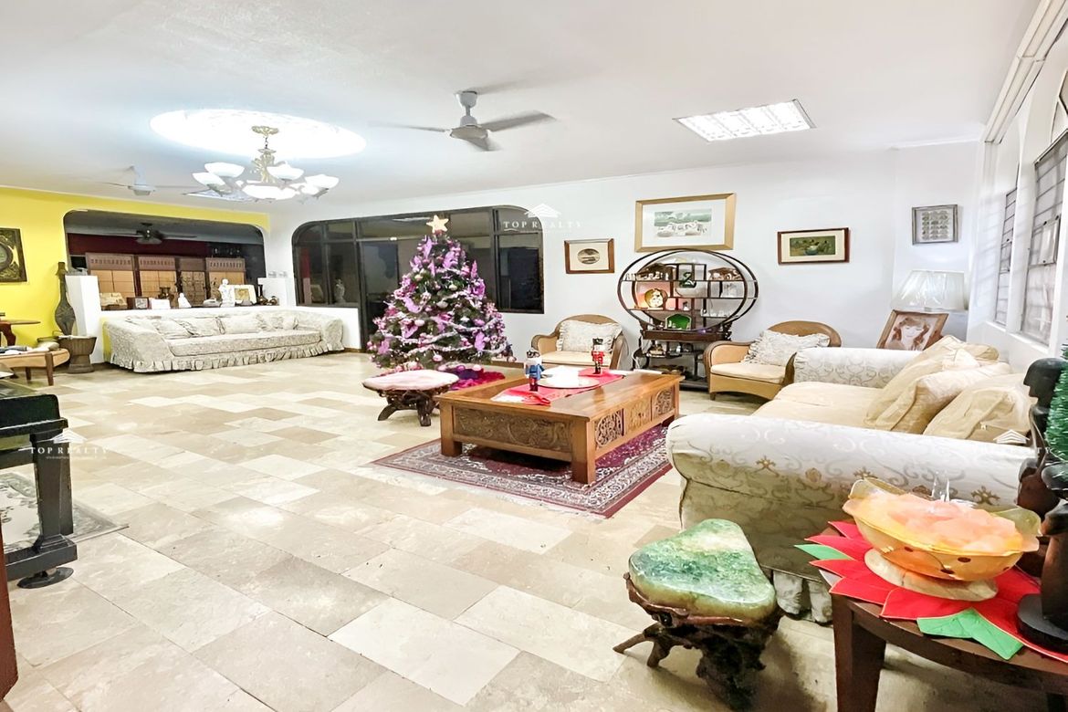 House for Sale in West Kamias, Quezon City, Metro Manila near LRT-2 Araneta Center-Cubao – photo 3
